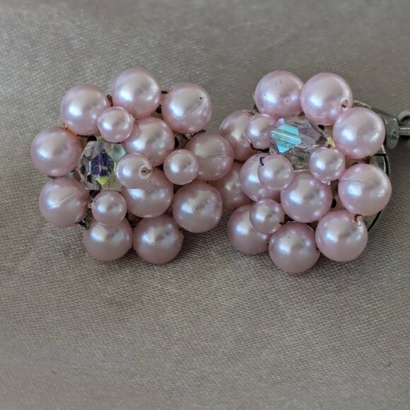 Japan soft pink cluster Earrings - Picture 2 of 5